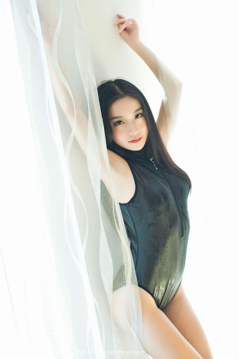 粉嫩美女绮梦Cherish校服三点式比基尼湿身诱惑新图