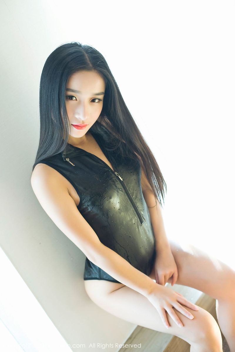 粉嫩美女绮梦Cherish校服三点式比基尼湿身诱惑新图