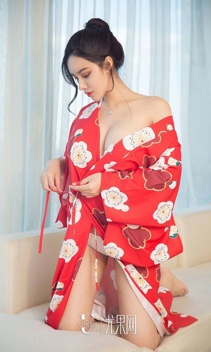 珍珠小姐金梓馨红色和服爆乳翘臀波涛胸涌私房写真