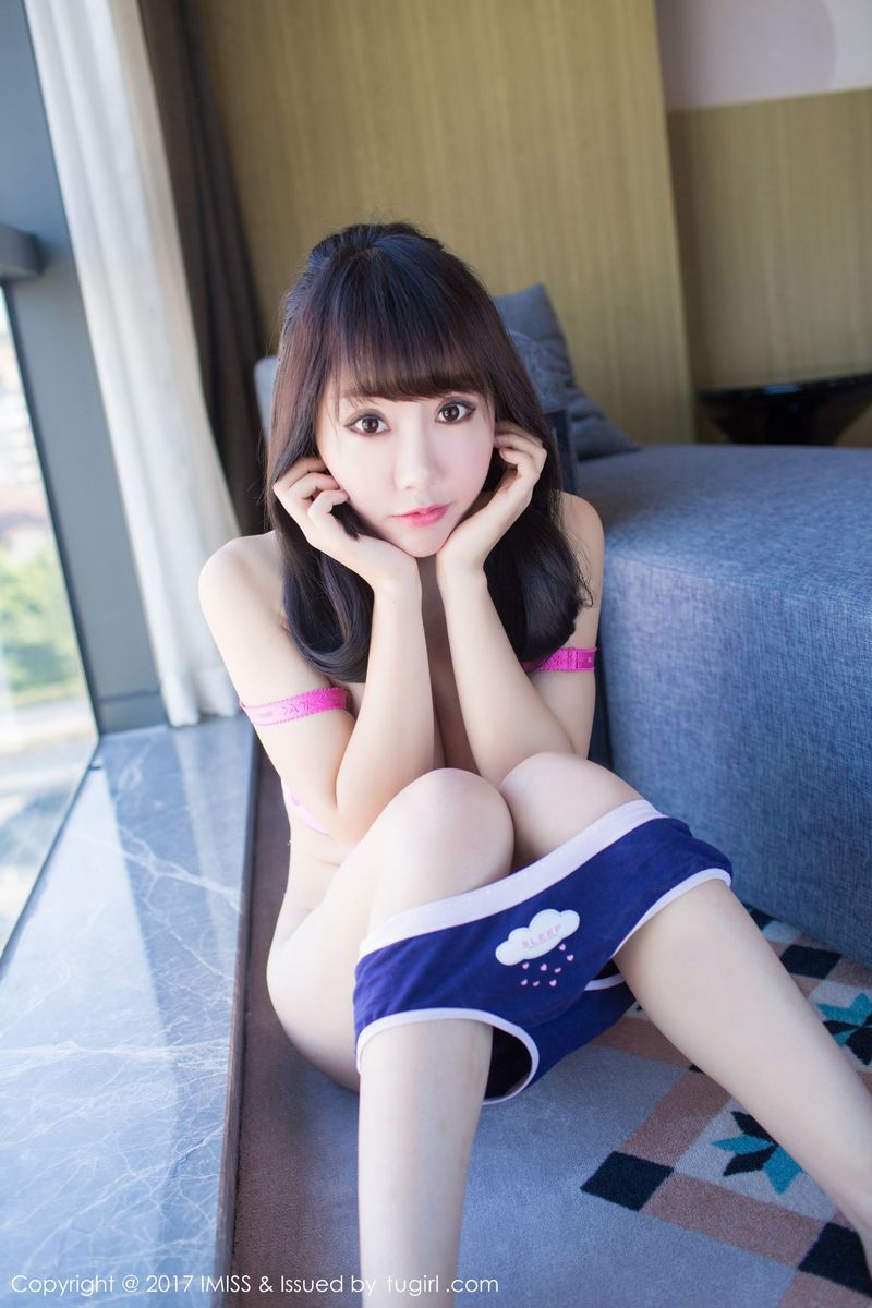 邻家女孩夏笑笑Summer黑丝美腿内衣诱惑大尺度福利
