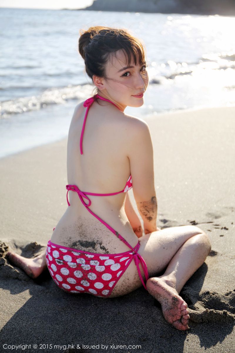 甜美嫩模熊吖BOBO沙滩泳装比基尼龙目岛写真