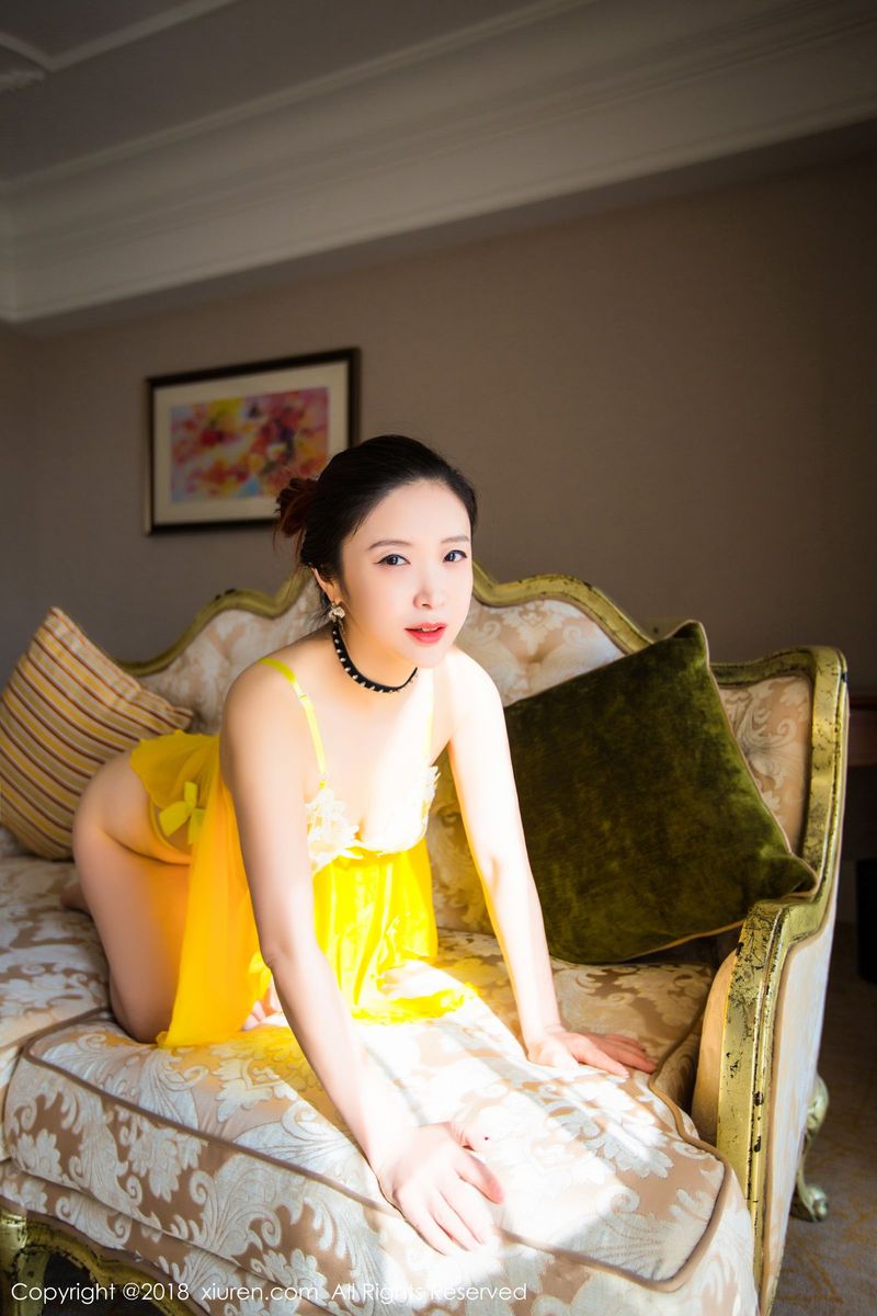 秀人网粉嫩美女西希白兔女仆装与透视吊带系列套图