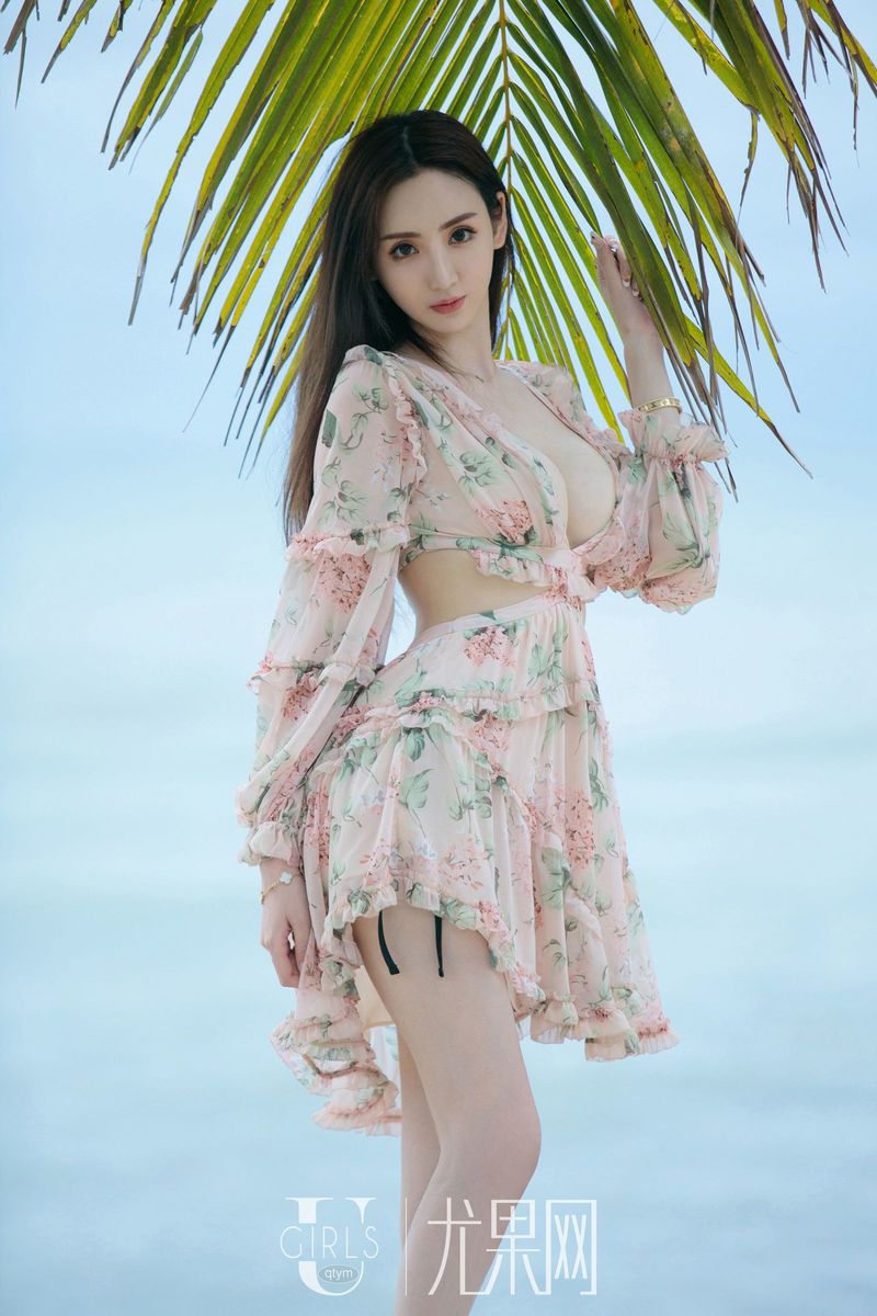性感女神于思琪沙滩比基尼连身泳装写真套图