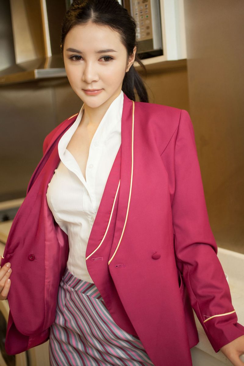 性感女神顾欣怡空姐制服装扮湿身诱惑大尺度美图