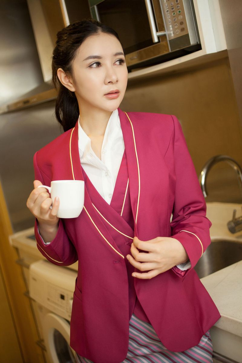 性感女神顾欣怡空姐制服装扮湿身诱惑大尺度美图