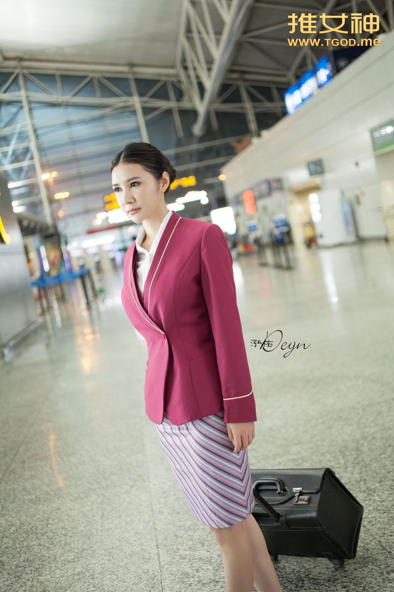 性感女神顾欣怡空姐制服装扮湿身诱惑大尺度美图