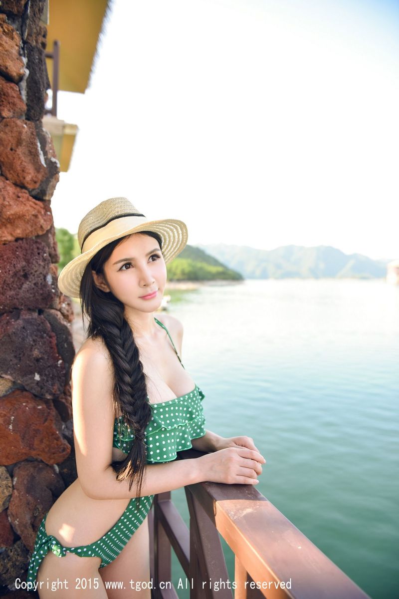 混血小公主顾欣怡泳池比基尼泳装诱惑云曼旅拍写真