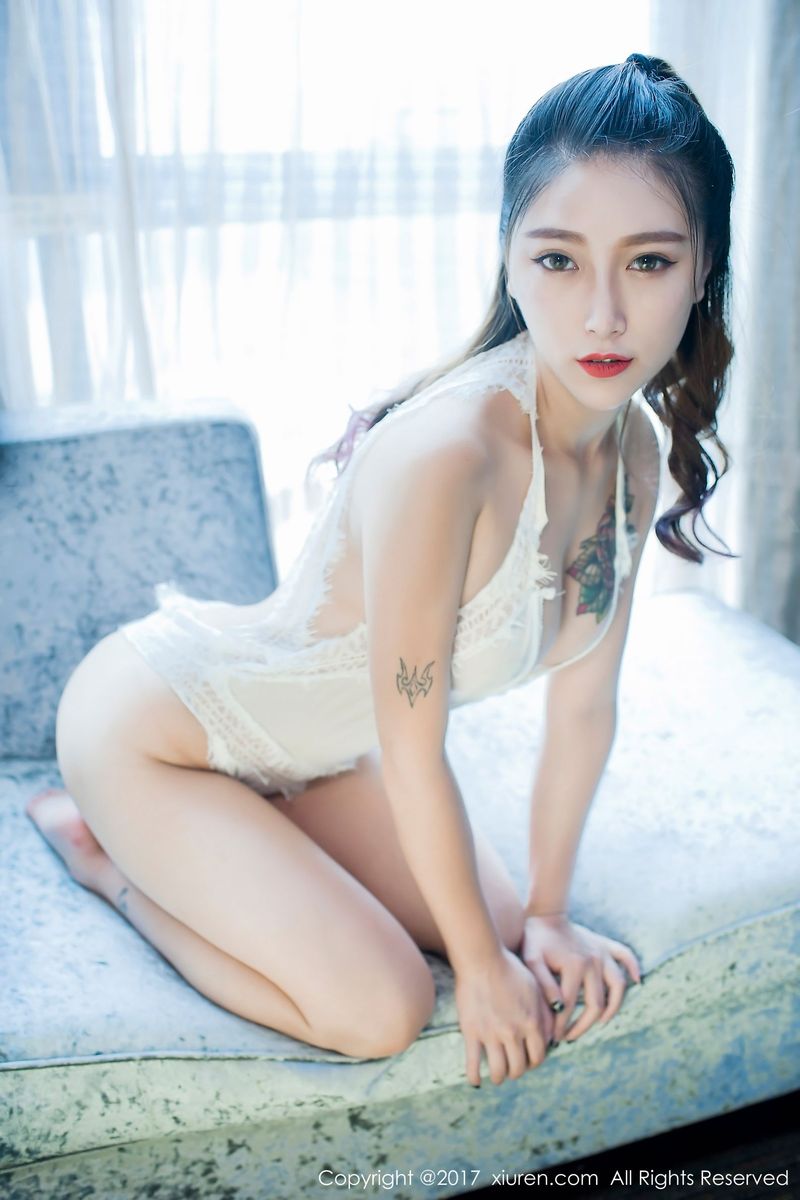 御姐范美女模特杜花花粉色蕾丝猫情趣比基尼开胸睡衣美图