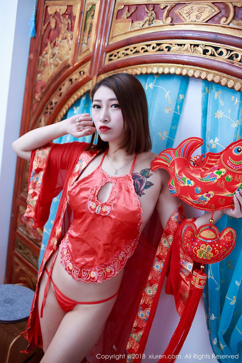 秀人网美女模特杜花花清纯校服红色肚兜新春写真特辑