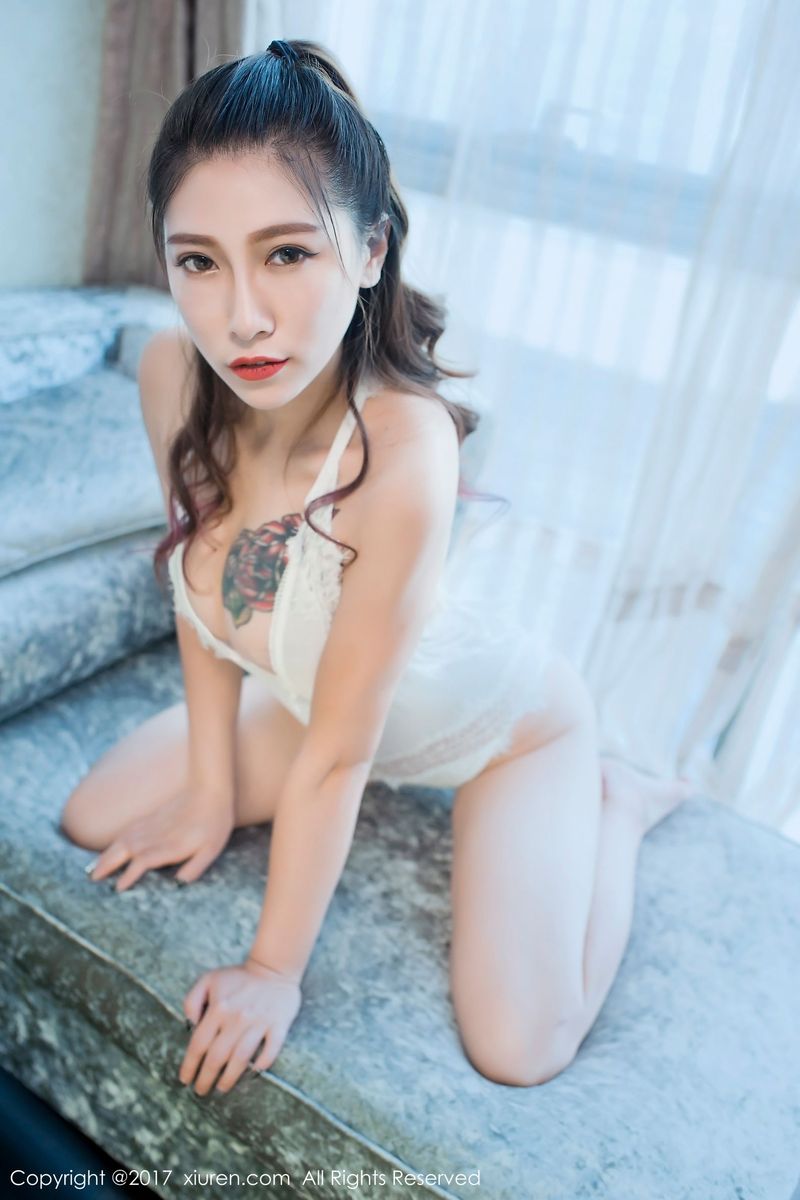 御姐范美女模特杜花花粉色蕾丝猫情趣比基尼开胸睡衣美图