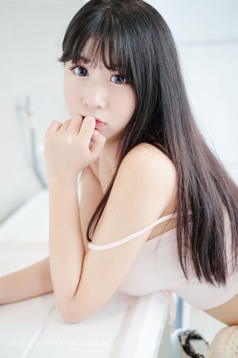 女朋友猫九酱Sakura童颜巨乳三点式内衣诱惑美图