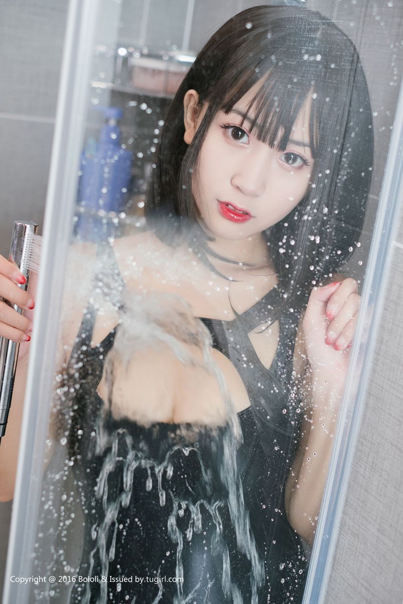 性感美女猫九酱Sakura童颜巨乳水手服紧身死库水写真