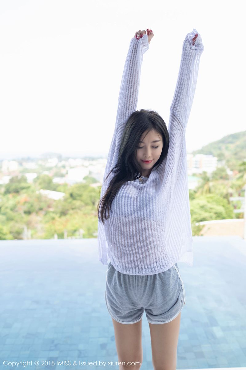 甜美女神杨晨晨sugar傲人双峰泳池比基尼内衣诱惑写真