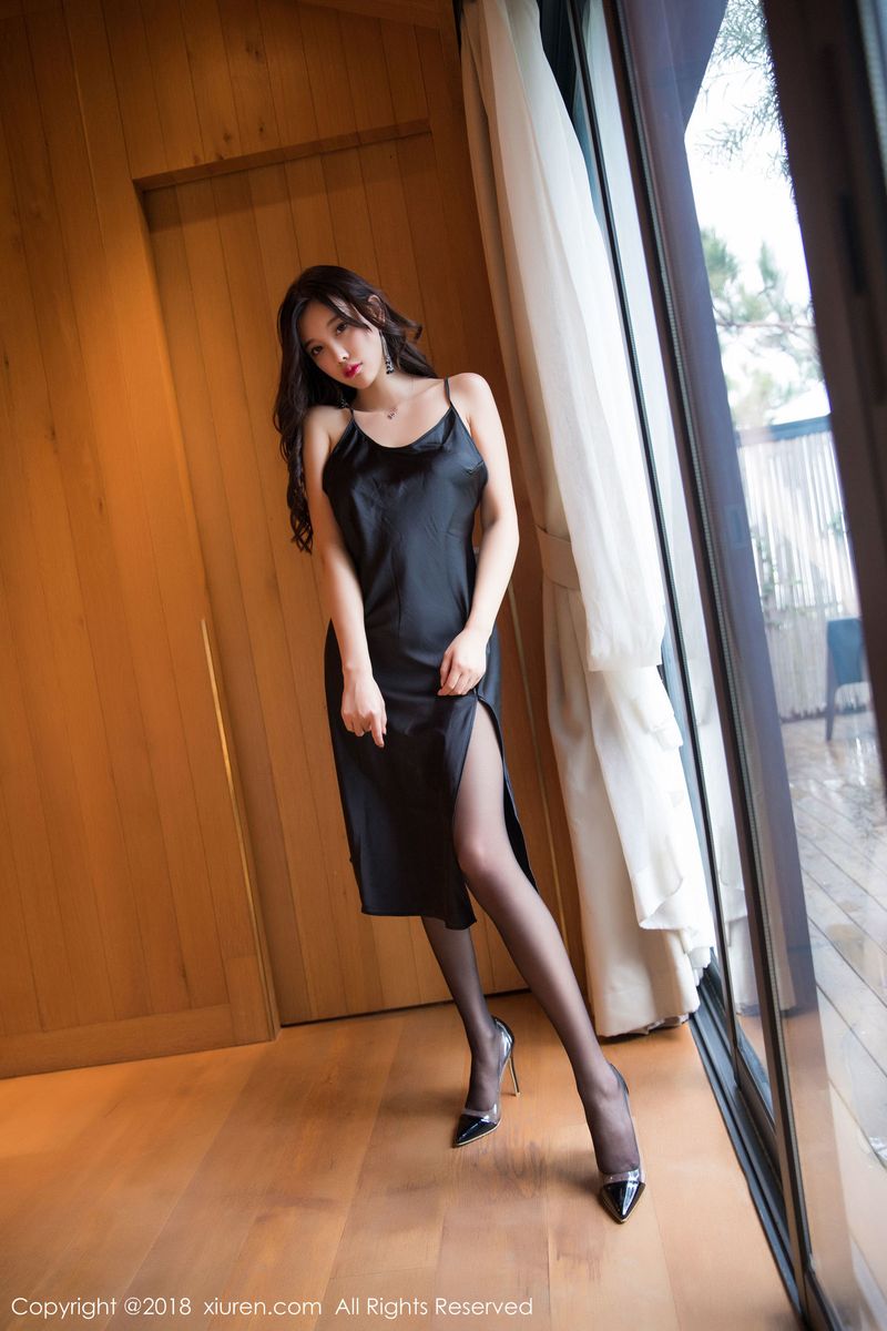 性感美女杨晨晨sugar黑丝美腿蕾丝长裙元旦特辑写真