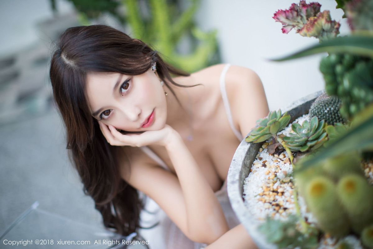 性感美女杨晨晨sugar黑丝美腿蕾丝长裙元旦特辑写真