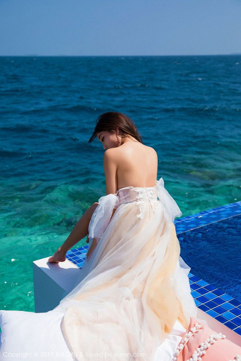 气质女神杨晨晨sugarl黑丝美腿内衣诱惑马尔代夫旅拍写真