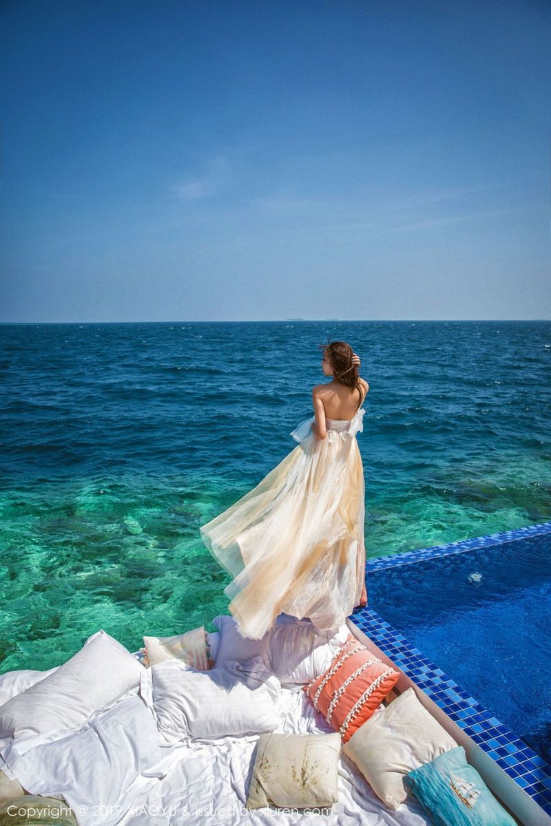 气质女神杨晨晨sugarl黑丝美腿内衣诱惑马尔代夫旅拍写真