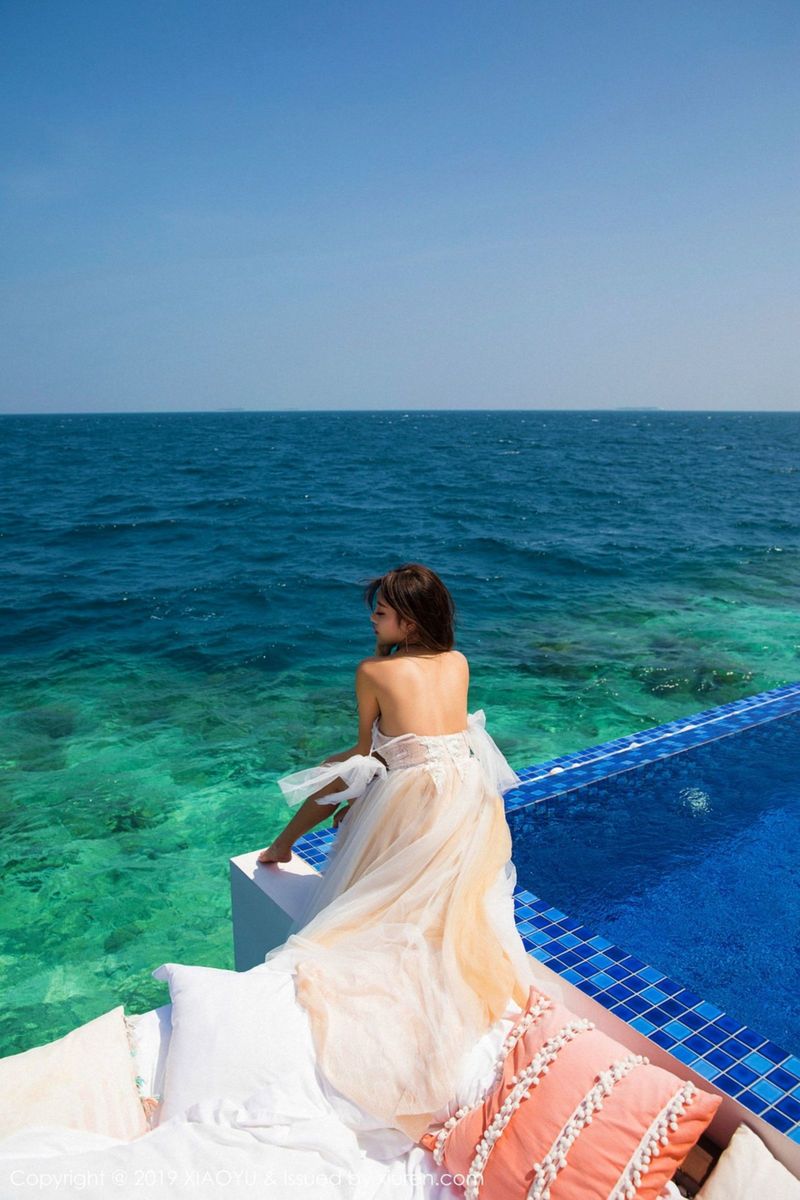 气质女神杨晨晨sugarl黑丝美腿内衣诱惑马尔代夫旅拍写真