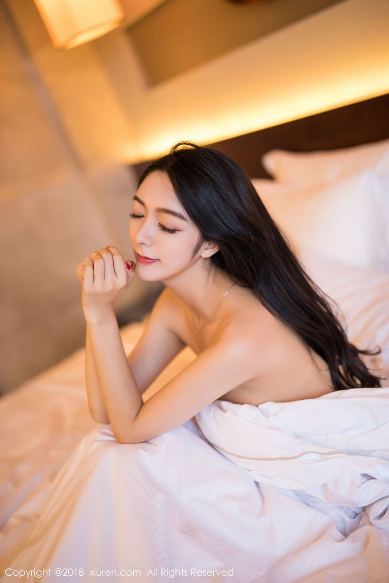 性感女神Angela喜欢猫粉红真空睡衣私房写真