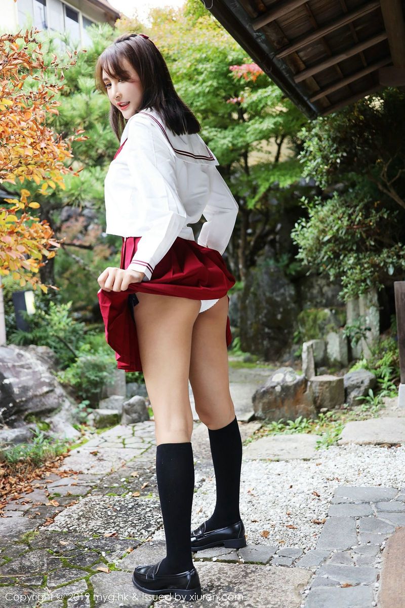 性感女神SOLO-尹菲户外学生制服大尺度日本旅拍第三套写真