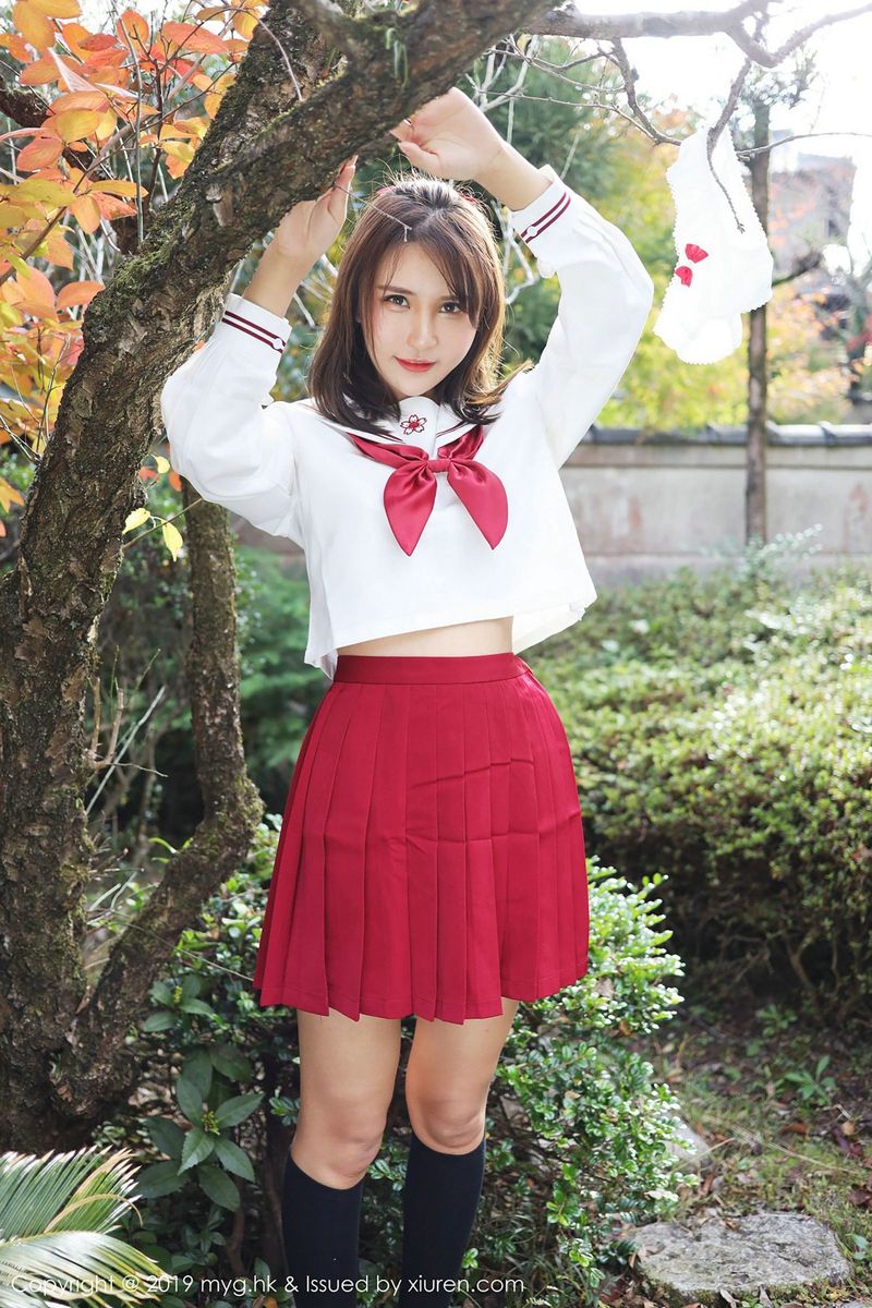 性感女神SOLO-尹菲户外学生制服大尺度日本旅拍第三套写真