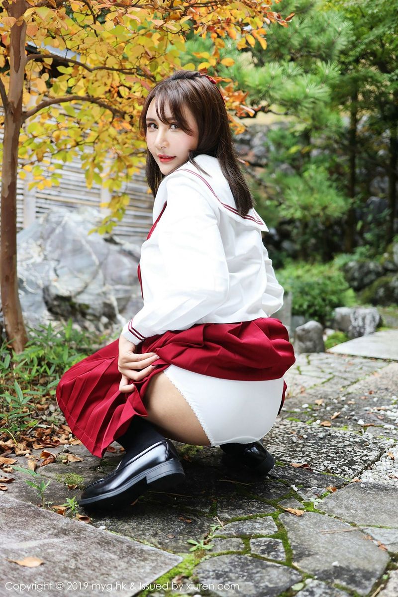 性感女神SOLO-尹菲户外学生制服大尺度日本旅拍第三套写真