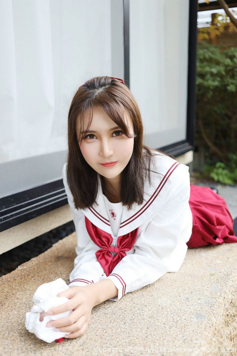性感女神SOLO-尹菲户外学生制服大尺度日本旅拍第三套写真