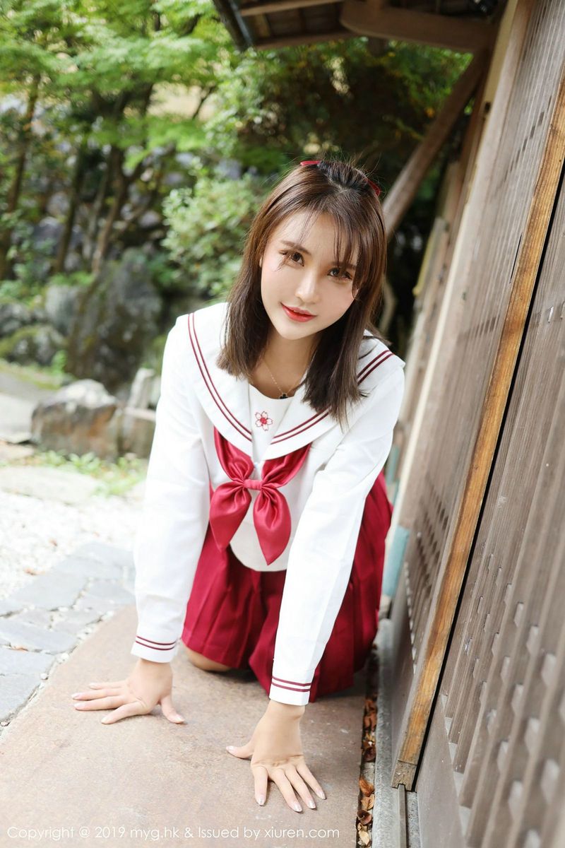 性感女神SOLO-尹菲户外学生制服大尺度日本旅拍第三套写真