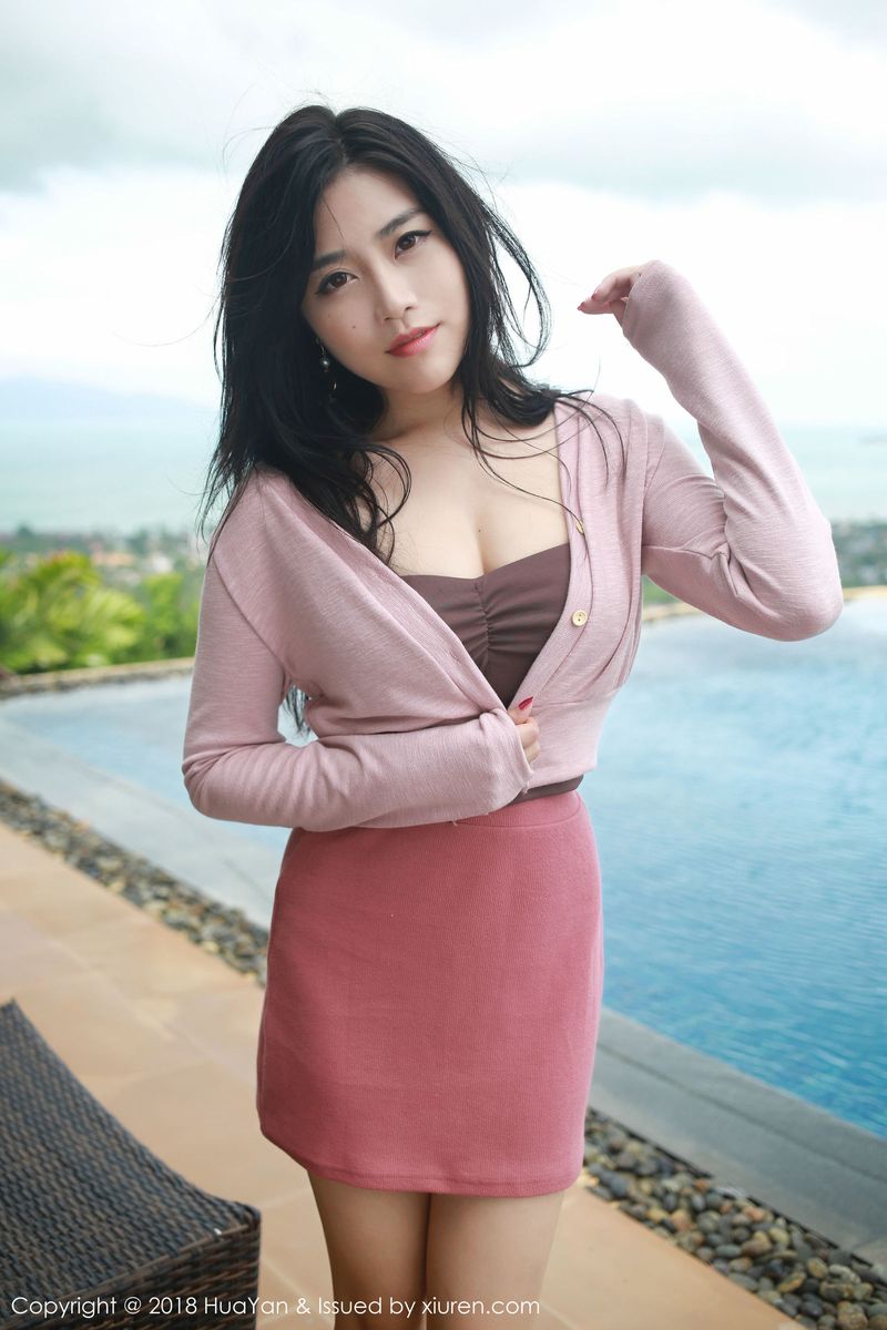 性感女神许诺Sabrina红色风衣修长美腿邱淑贞系列苏梅岛旅拍