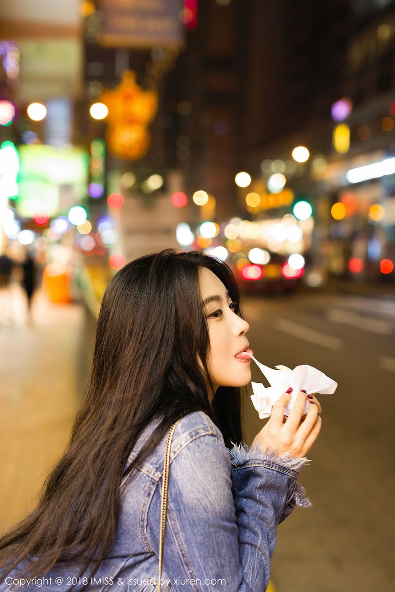 气质女神许诺Sabrina半透长裙翘臀丁字裤香港街头性感写真