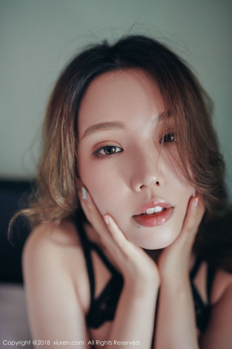 秀人网性感女神黄楽然雪乳美臀撩人姿势第二套私房写真
