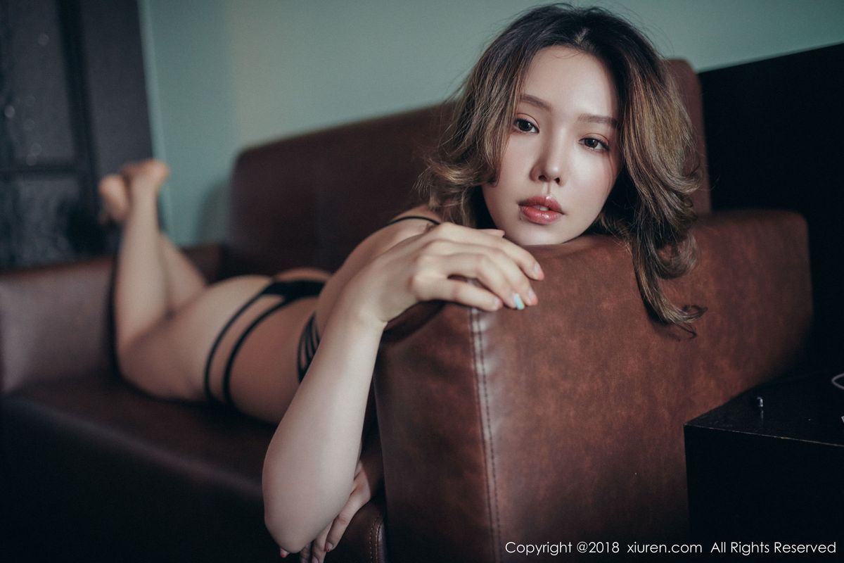 秀人网性感女神黄楽然雪乳美臀撩人姿势第二套私房写真