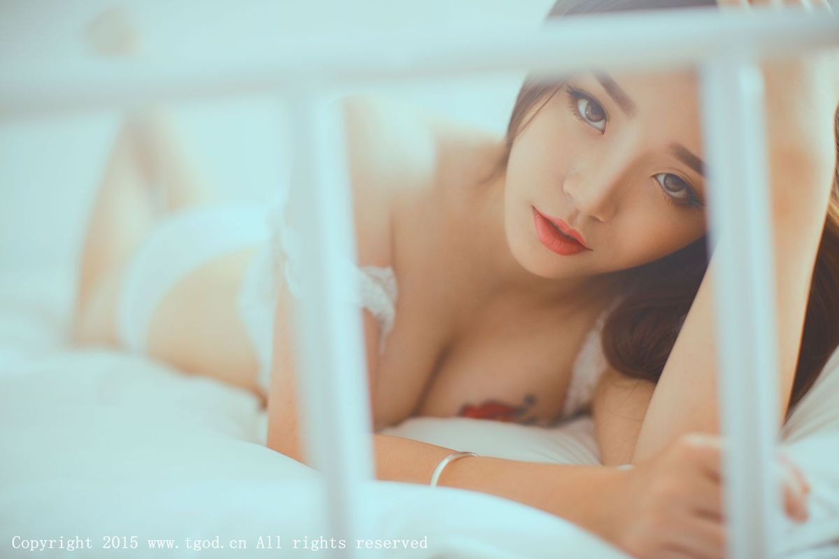 推女神美女模特程彤颜秀气长腿蕾丝内衣诱惑私房写真