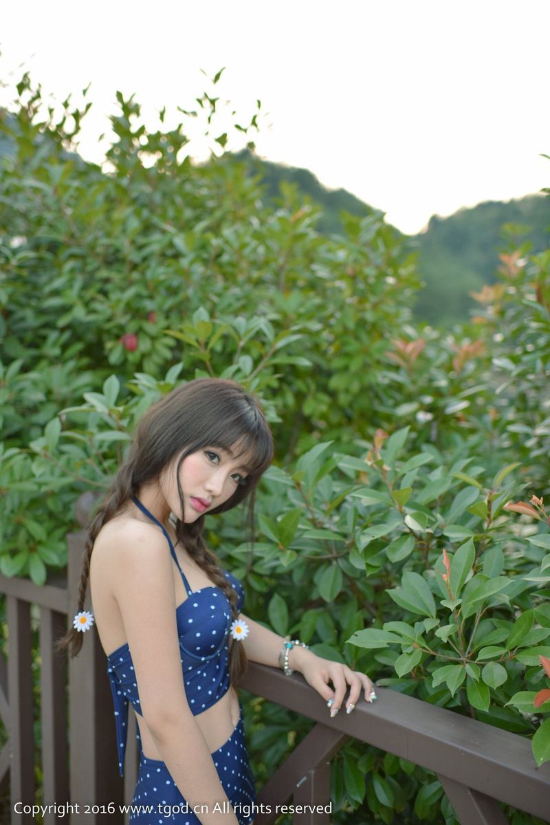 双马尾萌妹子朱若慕Akiki美胸热裤云曼旅拍 第五刊
