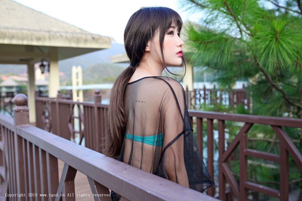 性感女神朱若慕Akiki牛仔热裤比基尼修长美腿云曼旅拍