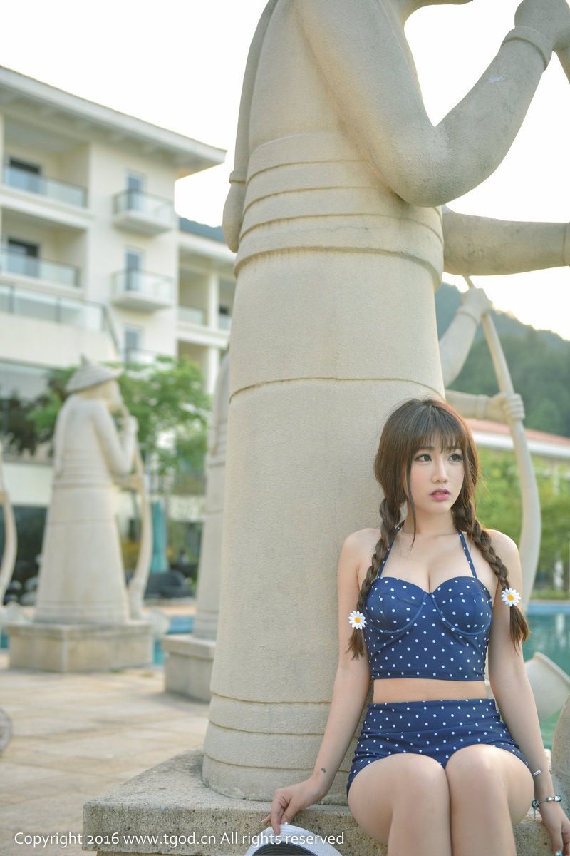 双马尾萌妹子朱若慕Akiki美胸热裤云曼旅拍 第五刊