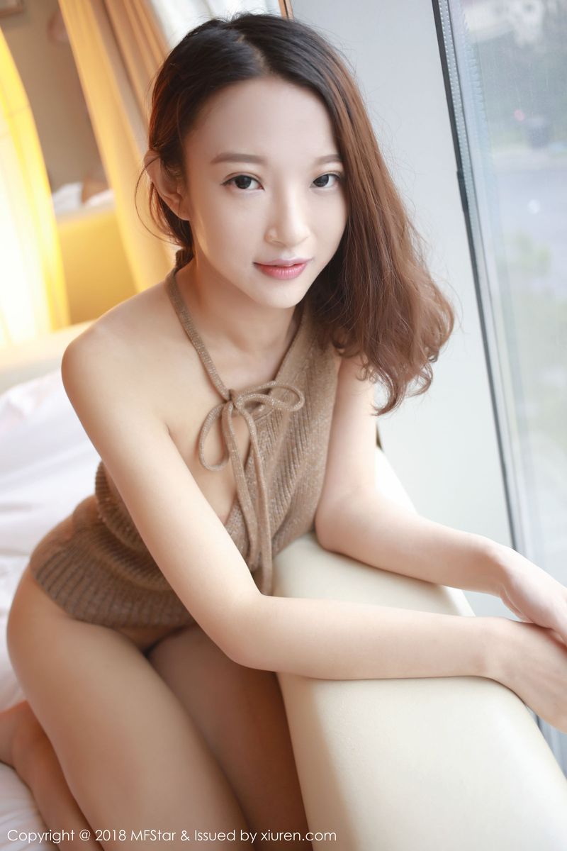 模范学院美女模特栗子Riz黑色吊带内衣诱惑大尺度性感写真