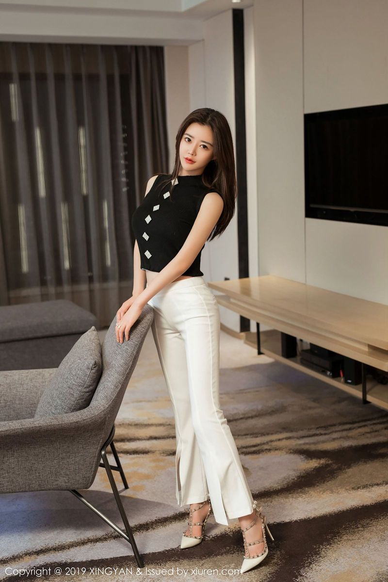 性感女神佟蔓baby修长美腿白色蕾丝肉红内衣新春福利
