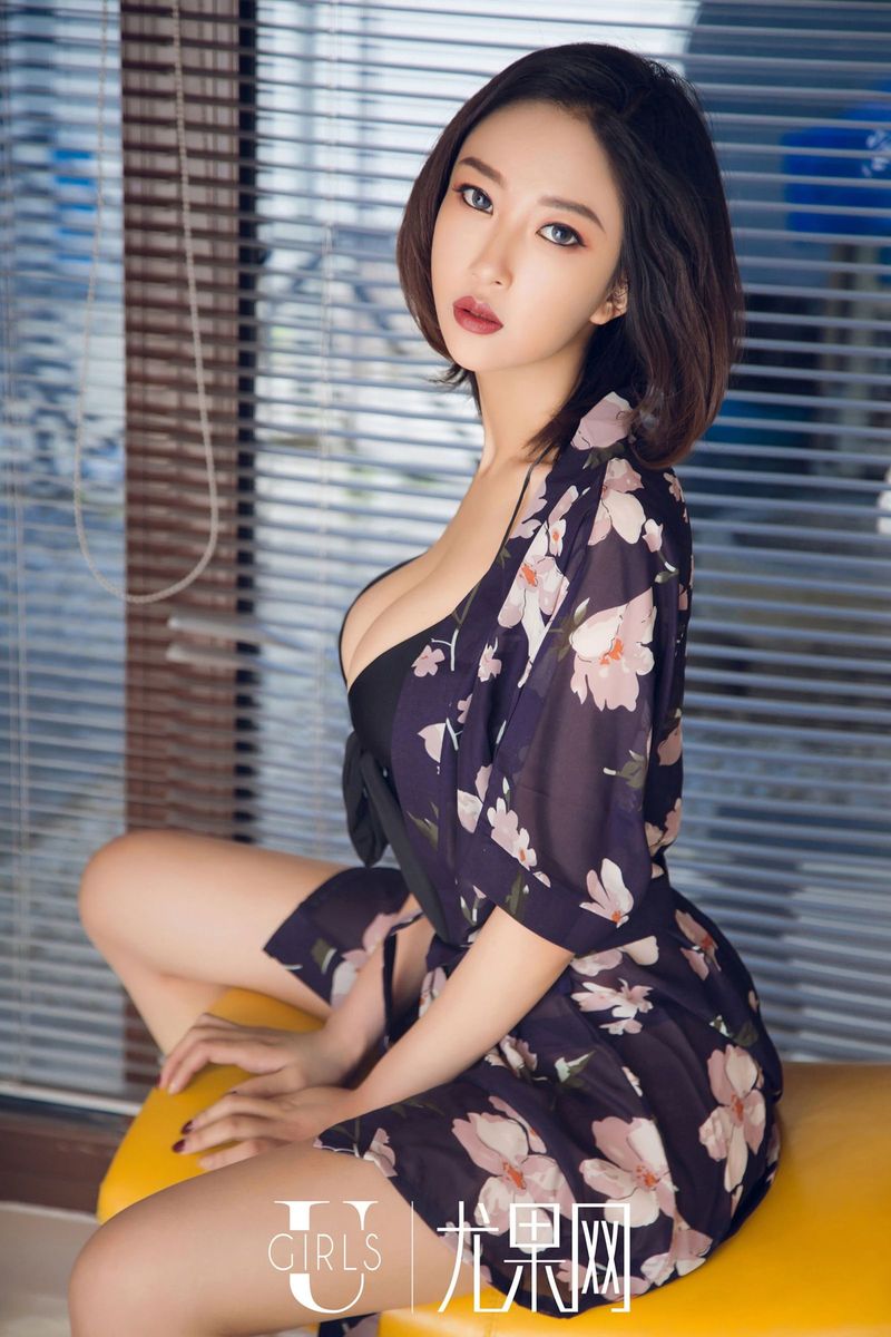 尤果网美女模特栗子Riz冷艳面容波涛胸涌短发写真套图