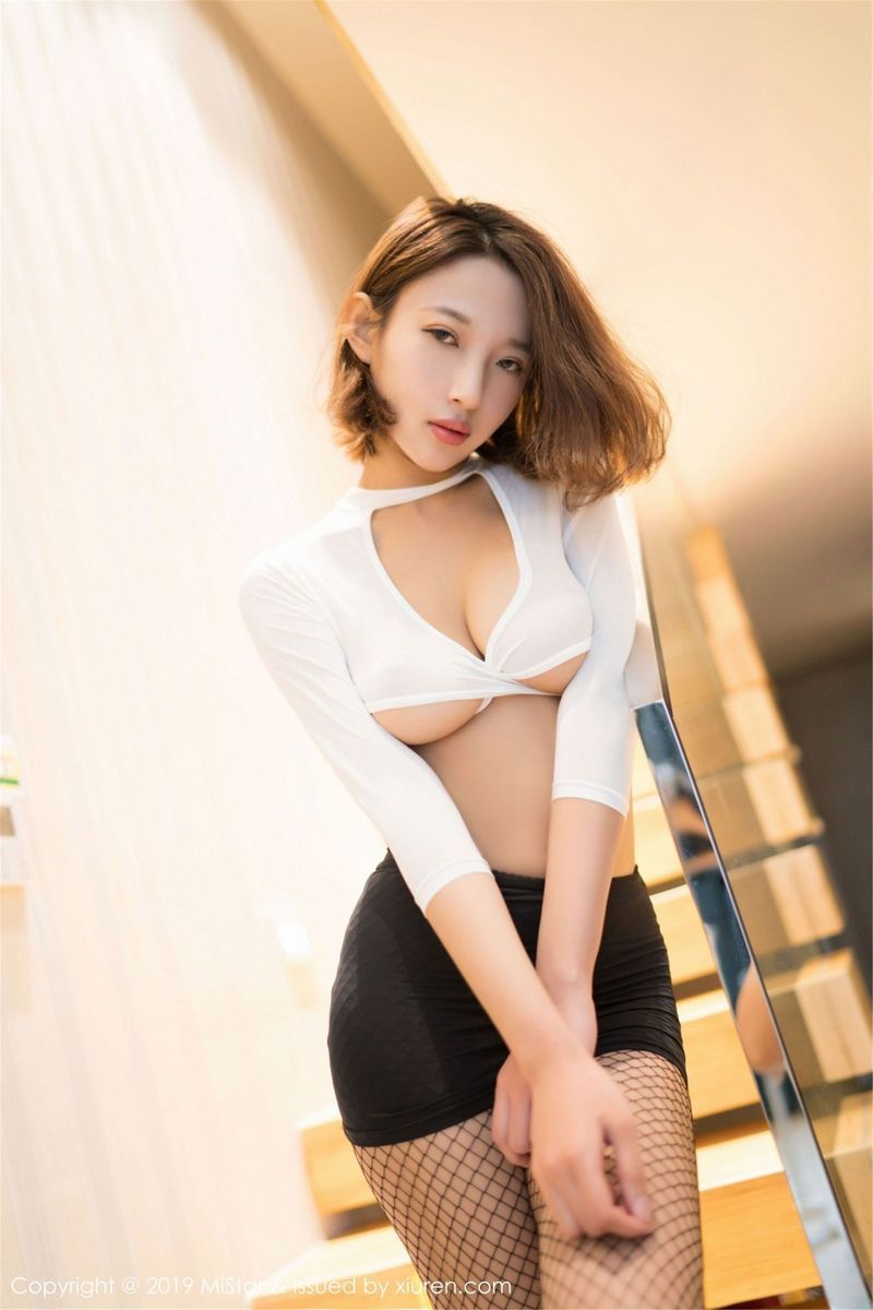 魅妍社美女模特栗子Riz黑丝美腿波涛胸涌性感冷艳写真