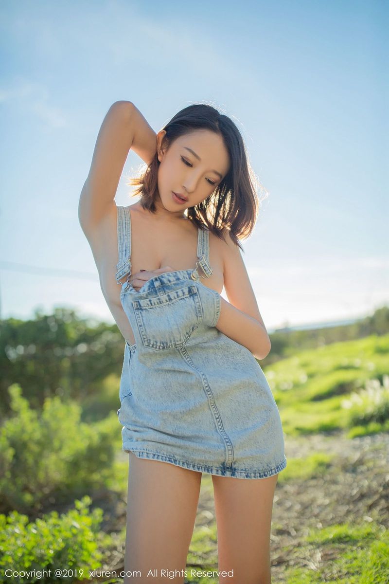 美女模特栗子Riz女仆装制服诱惑大尺度心愿户外旅拍第一套