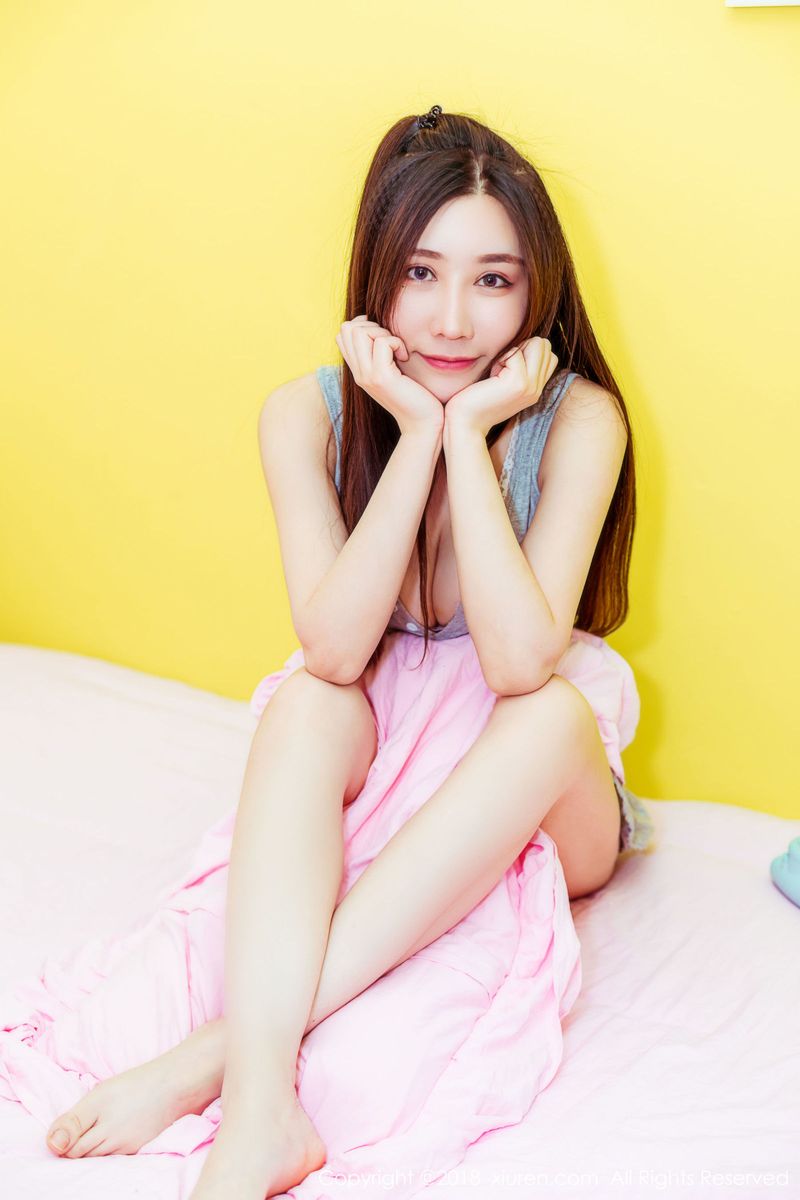 邻家型美女美昕Yumi细腻的肤圆润丰胸性感私房写真