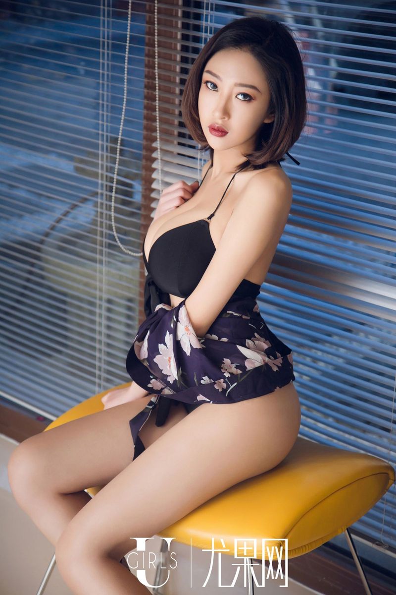 尤果网美女模特栗子Riz冷艳面容波涛胸涌短发写真套图