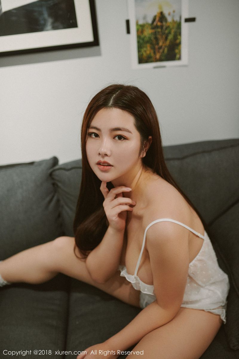 美女模特娜露Selena白色睡衣近乎透视内衣诱惑私房写真