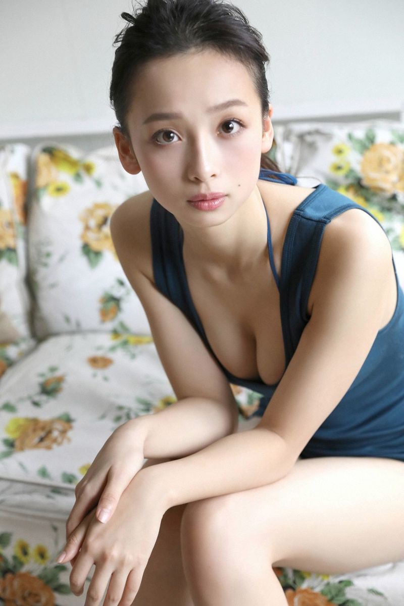 日本写真偶像华村あすか比基尼凹凸身材翘臀诱惑写真