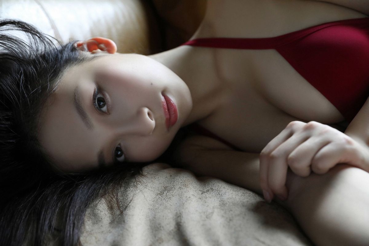 日本写真偶像华村あすか比基尼凹凸身材翘臀诱惑写真