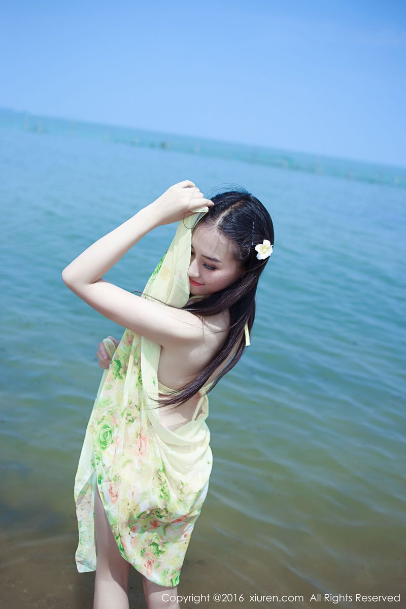 性感萌妹子月音瞳童颜巨乳沙滩比基尼白嫩美胸福利写真