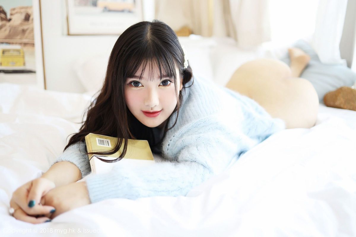 童颜巨乳模特小尤奈居家小女友视角第二套私房写真