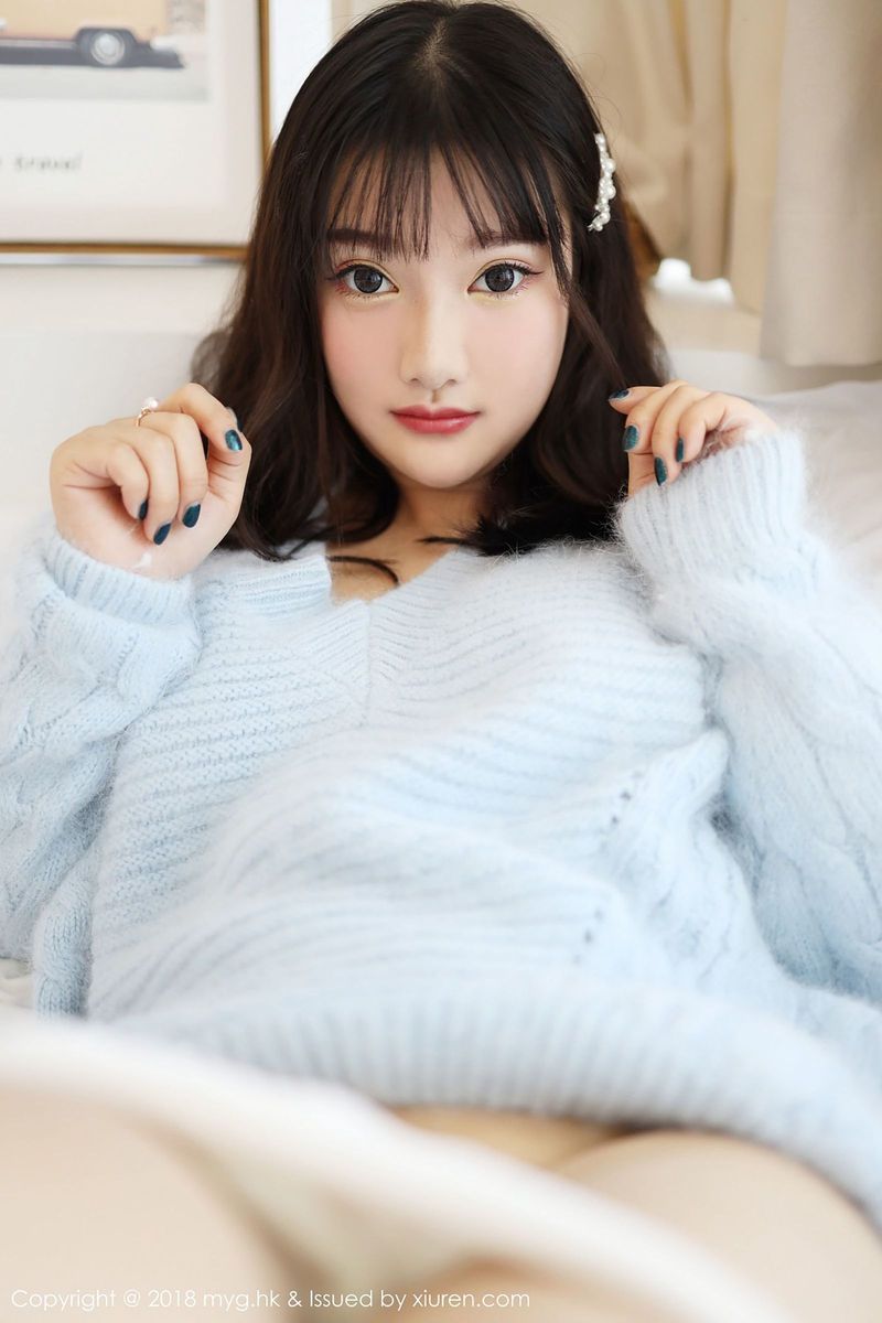 童颜巨乳模特小尤奈居家小女友视角第二套私房写真
