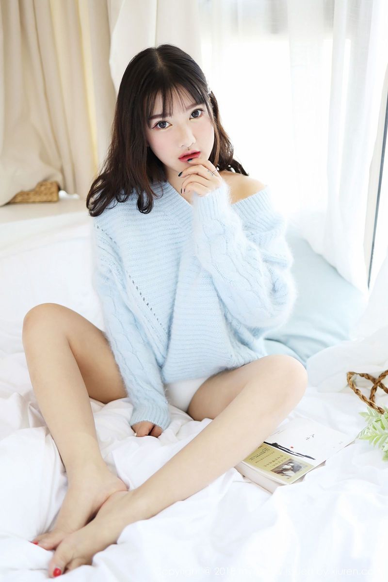 童颜巨乳模特小尤奈低胸内衣比基尼私房写真第三套
